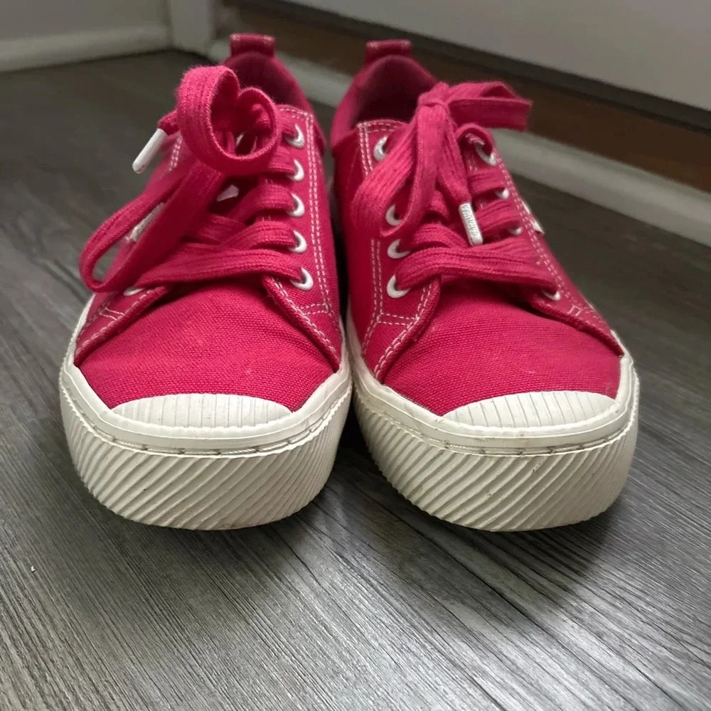 Cariuma OCA Low Pantone Magenta Canvas Sneakers Sz 7.5 - Picture 6 of 8